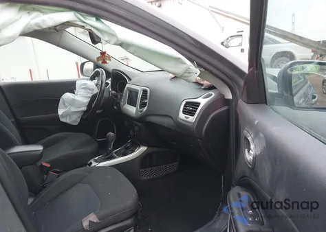 2019 Jeep Compass Upland Edition 4X4 z USA, uszkodzony, nr VIN 3C4NJDAB3KT723860